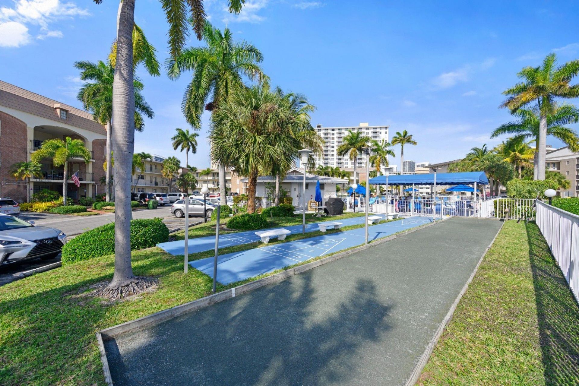 470 Paradise Isle Boulevard, Unit 206, Hallandale Beach, FL 33009 Photo