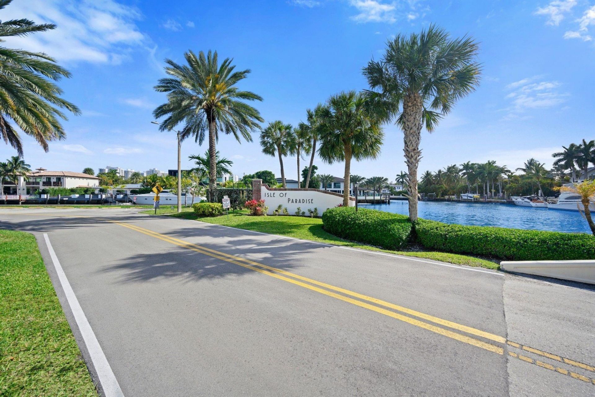 470 Paradise Isle Boulevard, Unit 206, Hallandale Beach, FL 33009 Photo