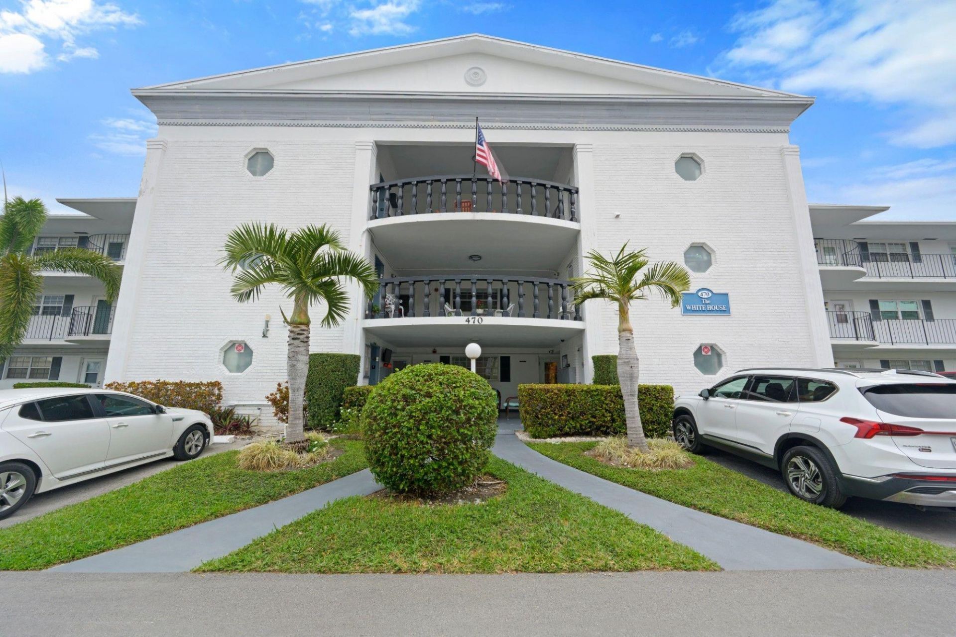 470 Paradise Isle Boulevard, Unit 206, Hallandale Beach, FL 33009 Photo