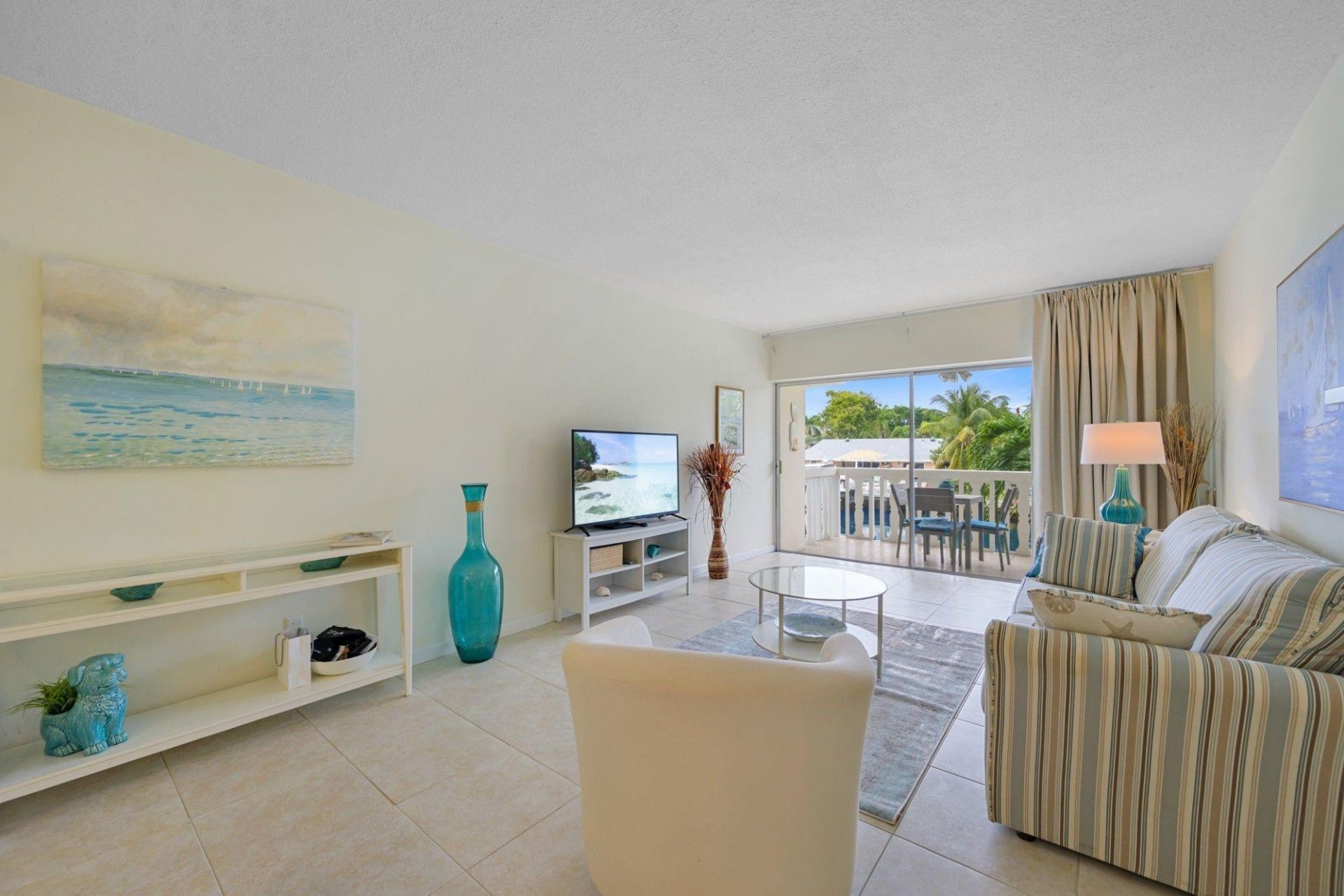 470 Paradise Isle Boulevard, Unit 206, Hallandale Beach, FL 33009 Photo