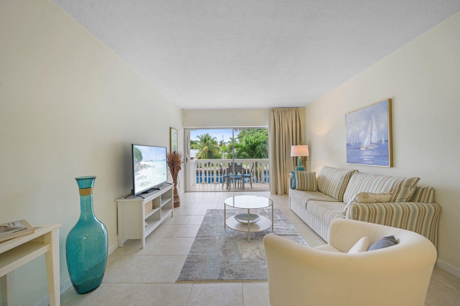 470 Paradise Isle Boulevard, Unit 206, Hallandale Beach, FL 33009 Photo