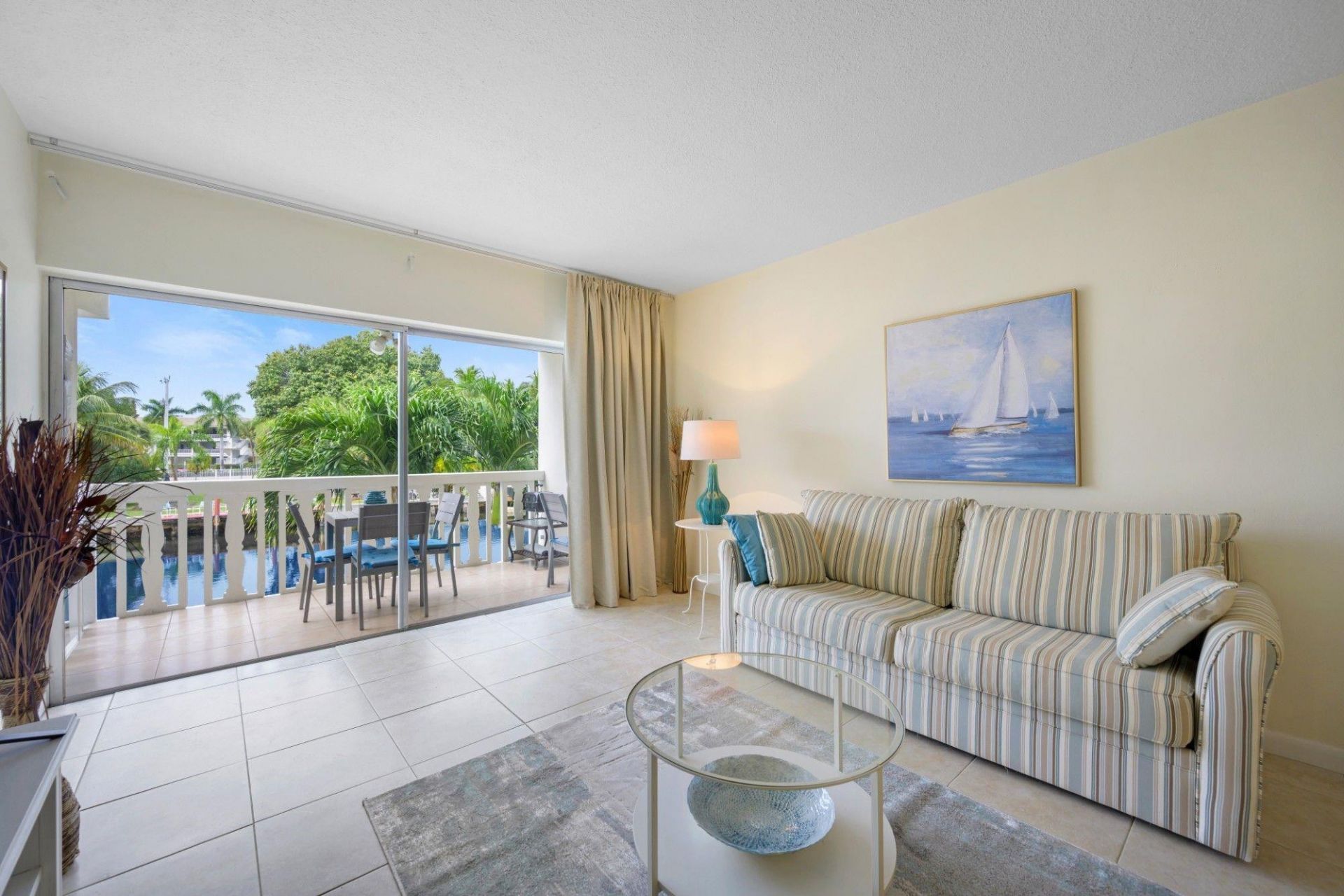 470 Paradise Isle Boulevard, Unit 206, Hallandale Beach, FL 33009 Photo