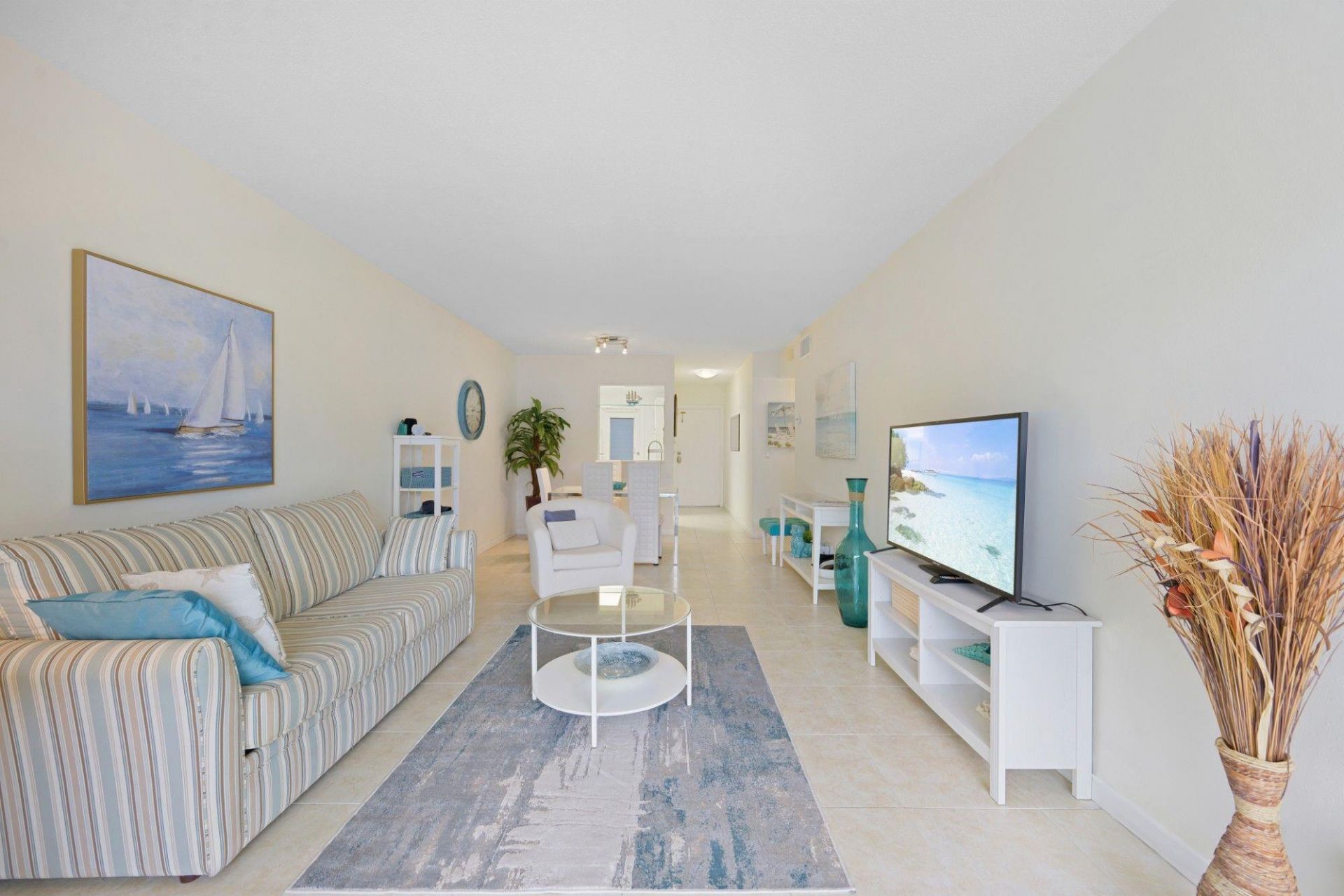 470 Paradise Isle Boulevard, Unit 206, Hallandale Beach, FL 33009 Photo
