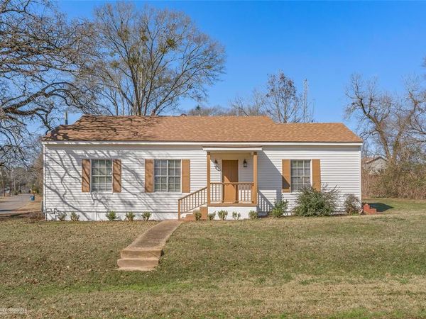 101 N Walnut Street, Vivian, LA 71082