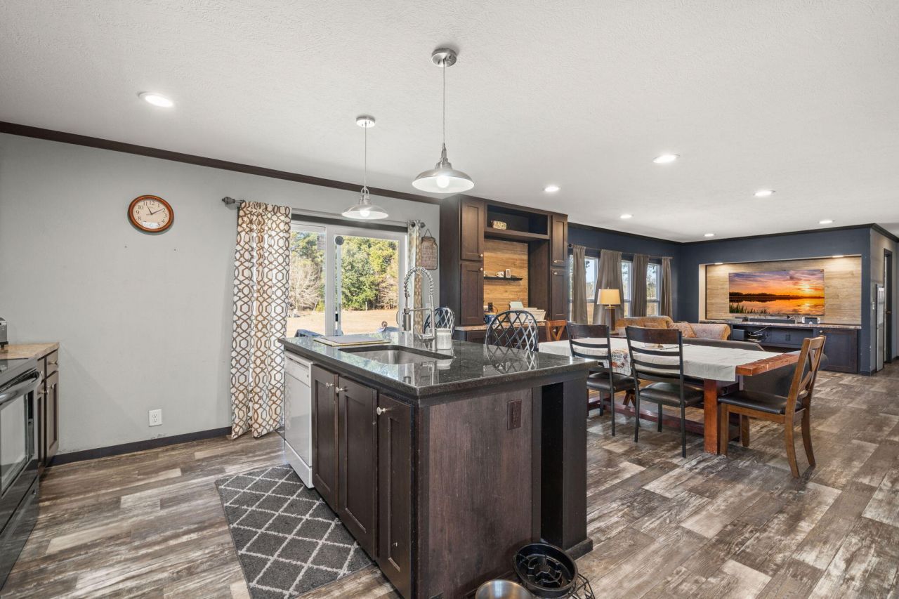 328 Rodeo Drive Photo 10