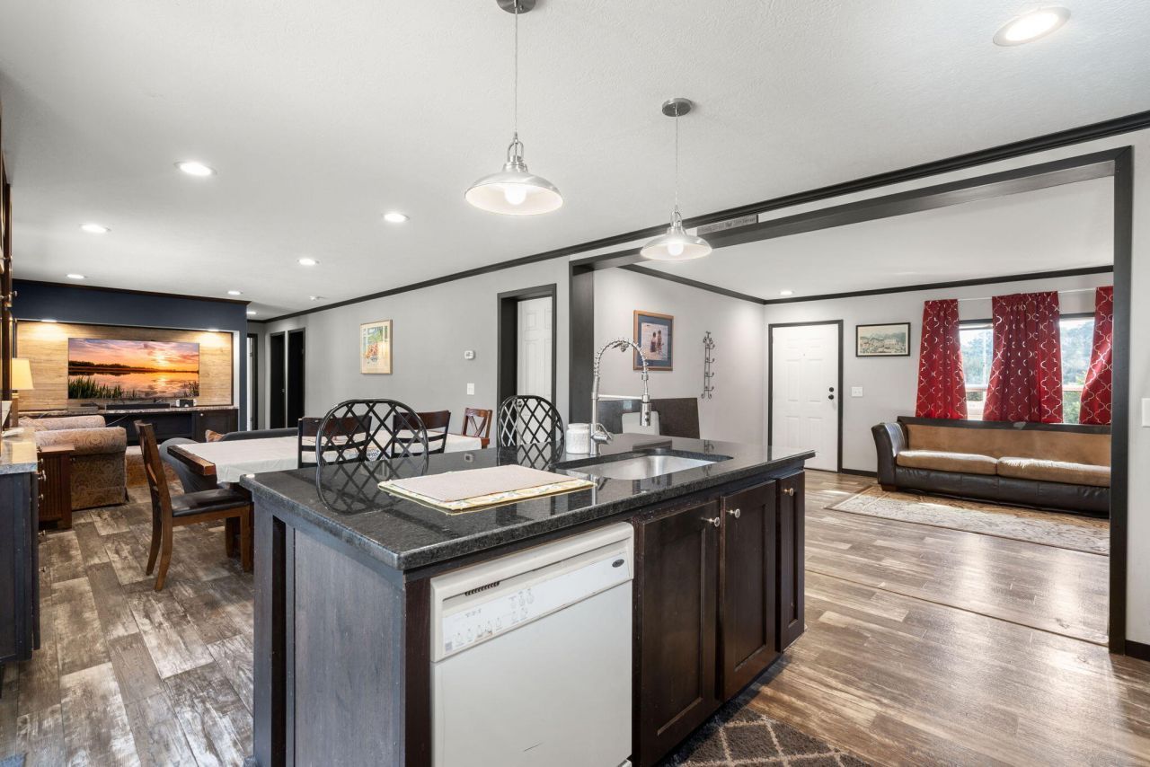 328 Rodeo Drive Photo 11