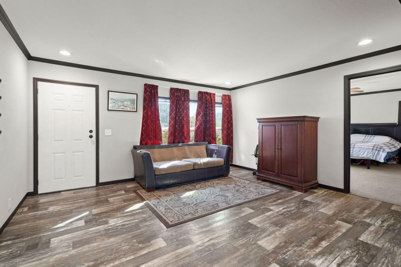 328 Rodeo Drive Photo 14