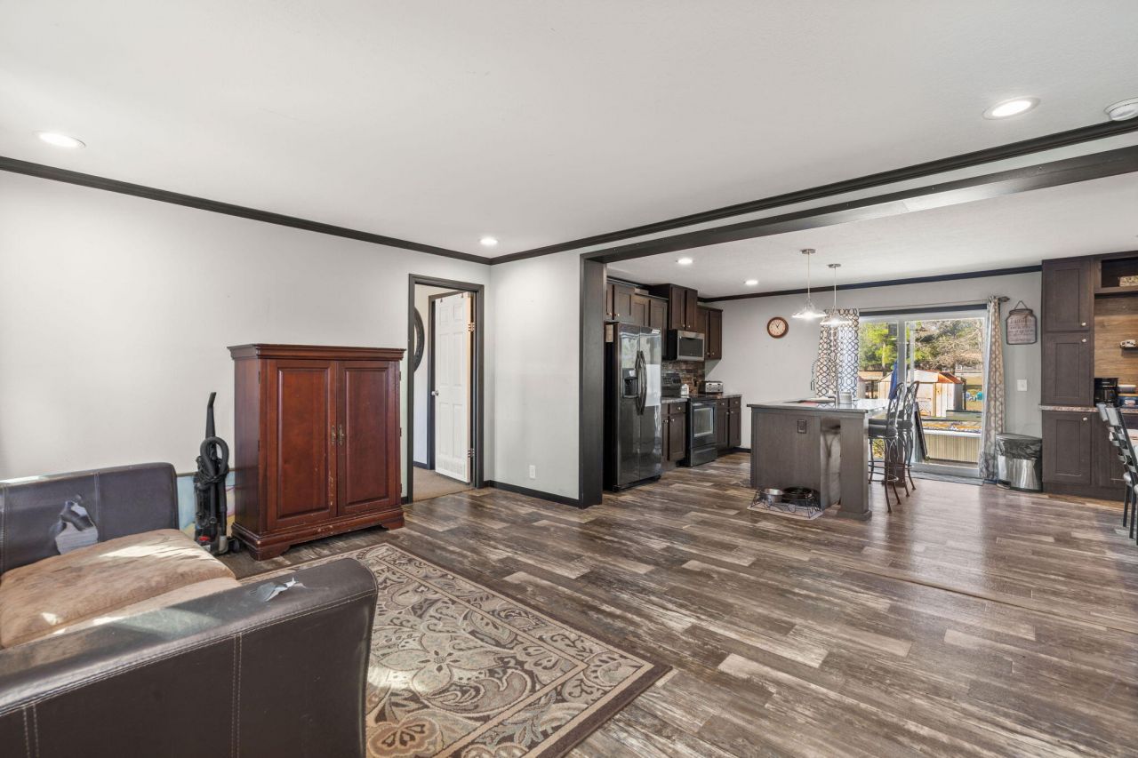 328 Rodeo Drive Photo 15