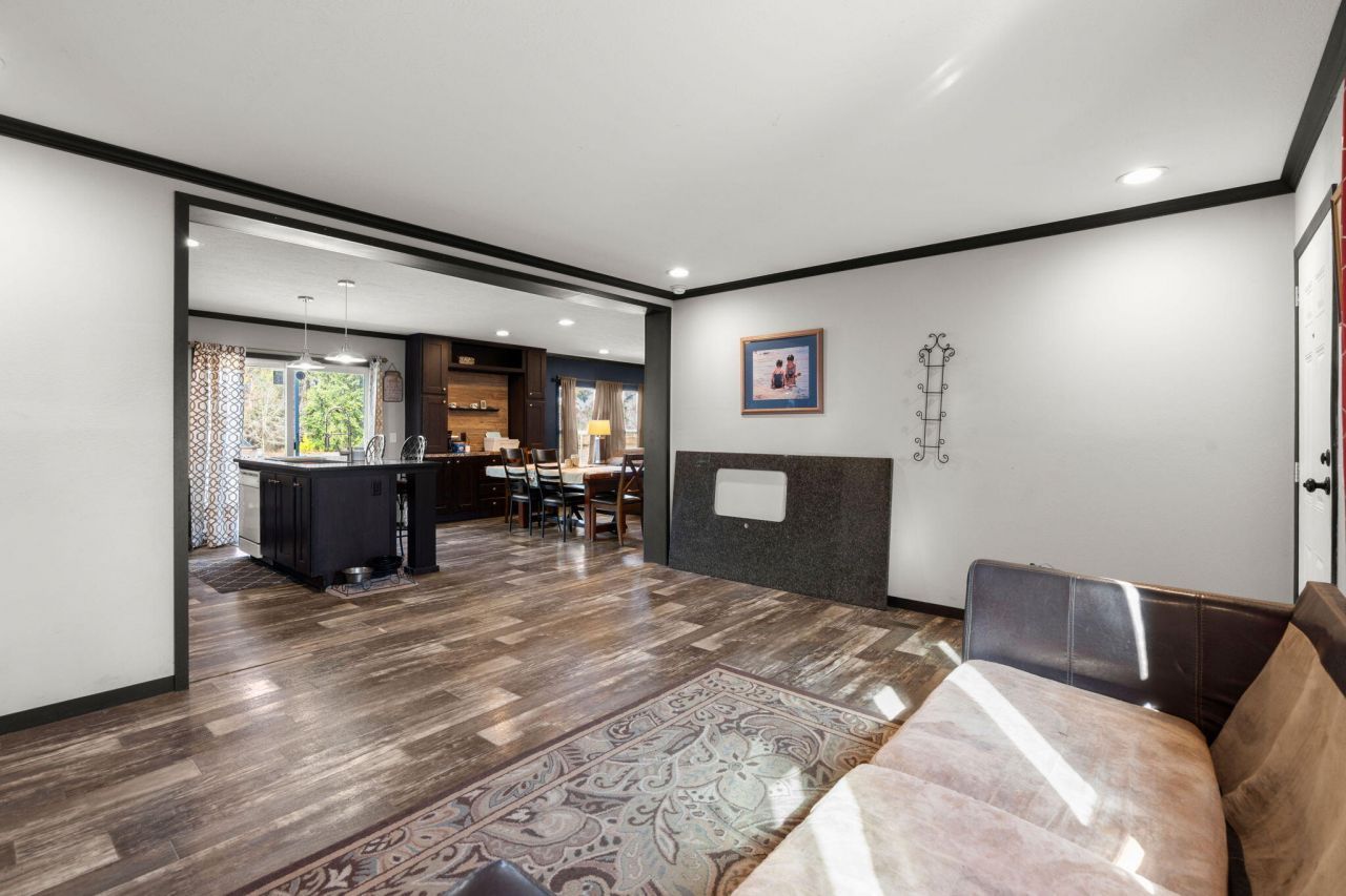 328 Rodeo Drive Photo 16