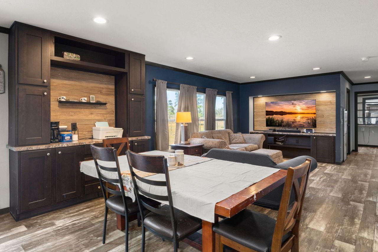 328 Rodeo Drive Photo 8