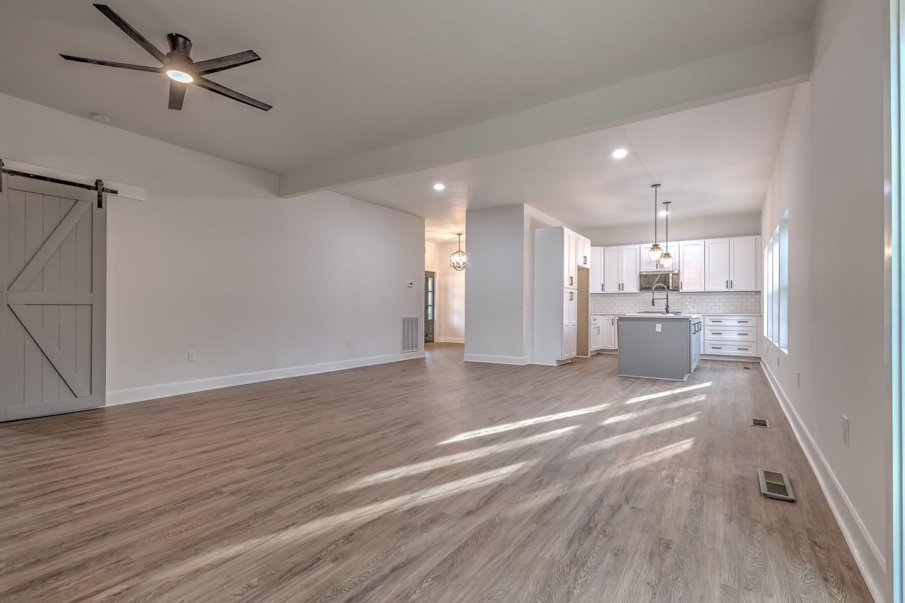 47 Japonica Pl. Photo 6