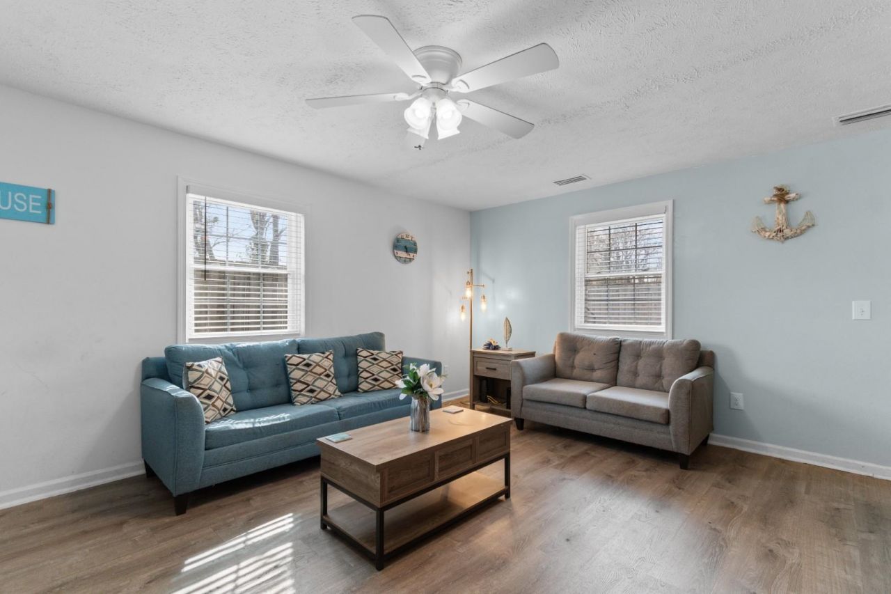 1005 28th Ave. S Photo 4