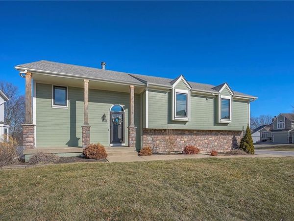 1108 NE FRANKLIN Drive, Lee's Summit, MO 64064