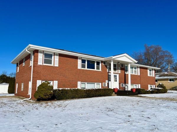 637 Pasadena Avenue, Unit 2W, Beecher, IL 60401
