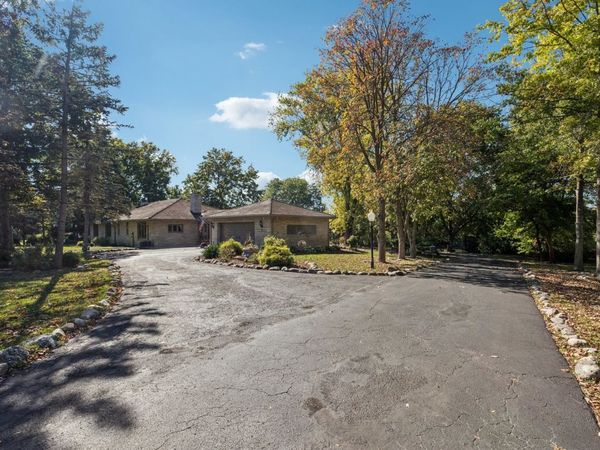 1090 Roselle Road, Inverness, IL 60067