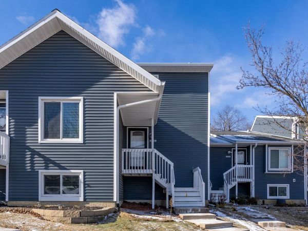 3558 N WILLOW Court, Bettendorf, IA 52722