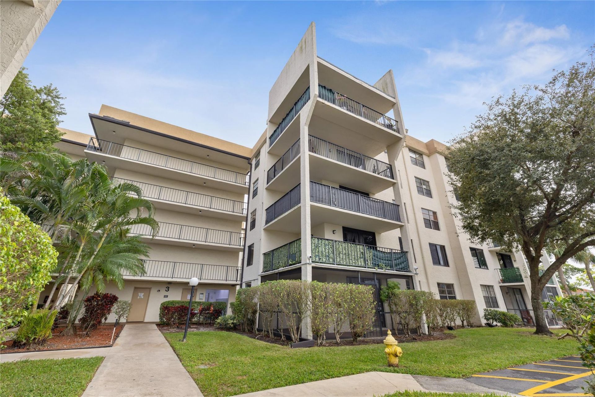 6190 Woodlands Boulevard, Unit 111, Tamarac, FL 33319 Photo