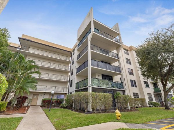 6190 Woodlands Boulevard, Unit 111, Tamarac, FL 33319