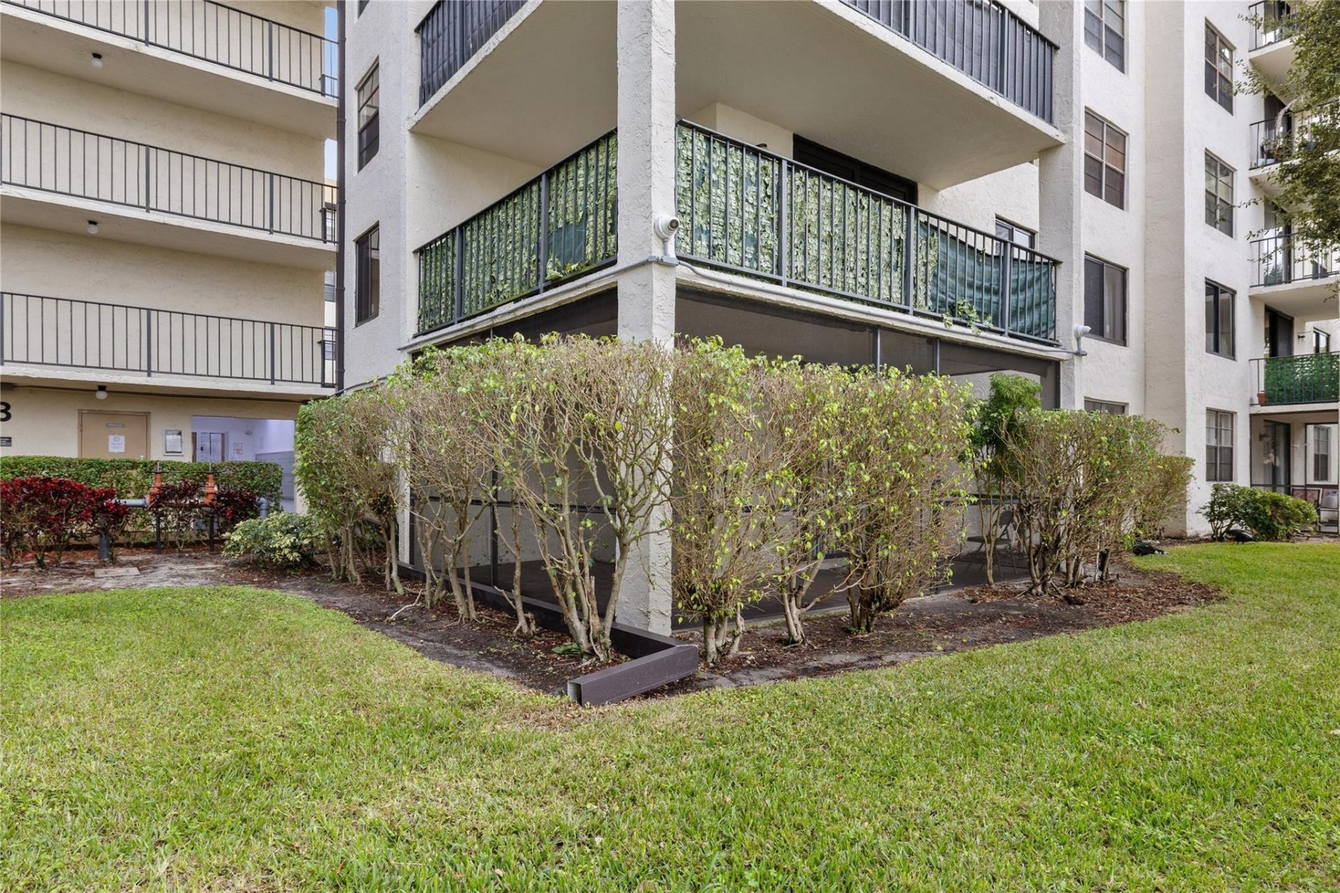 6190 Woodlands Boulevard, Unit 111, Tamarac, FL 33319 Photo