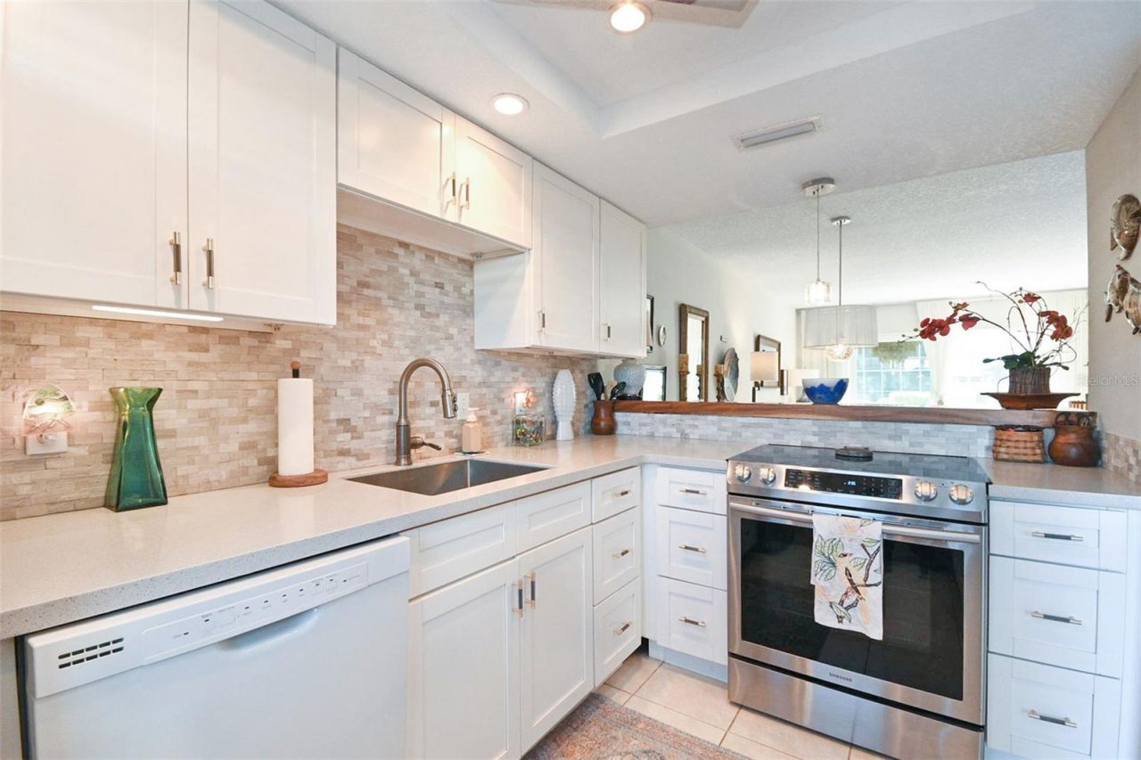 325 N Causeway, Unit 1020, New Smyrna Beach, FL 32169 Photo