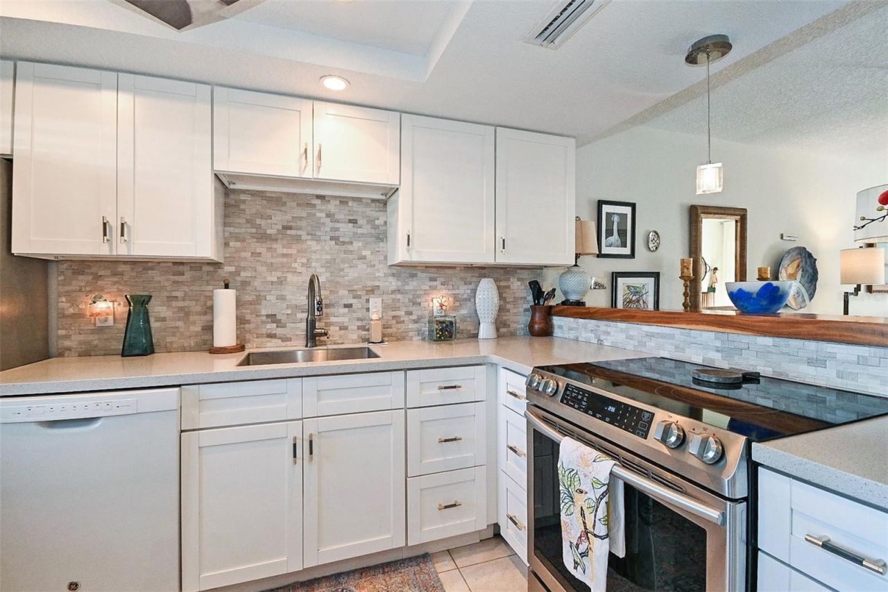 325 N Causeway, Unit 1020, New Smyrna Beach, FL 32169 Photo