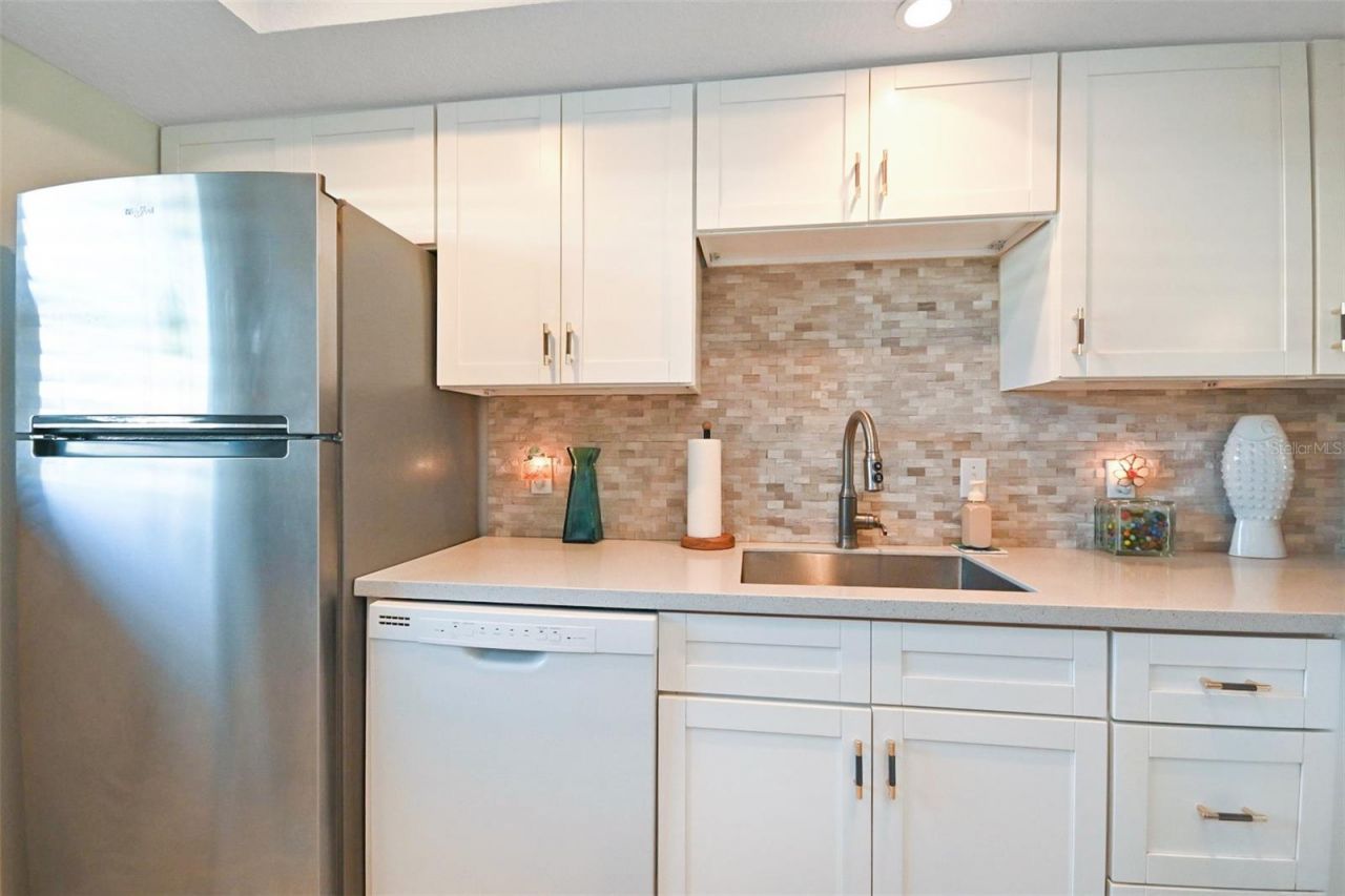 325 N Causeway, Unit 1020, New Smyrna Beach, FL 32169 Photo