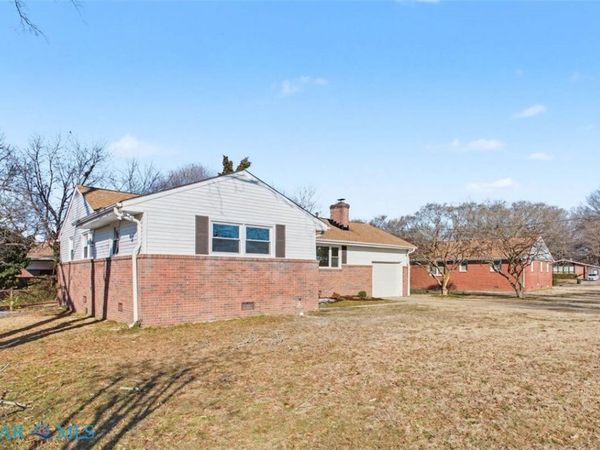 6 Barron Drive, Newport News, VA 23608