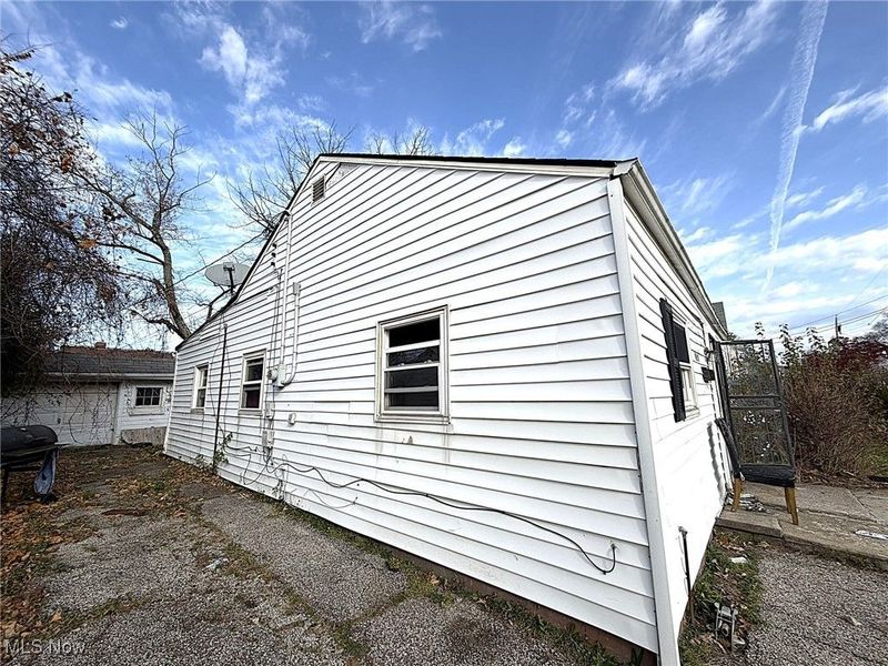 16901 Ridgeton Drive, Cleveland, OH 44128 Photo 15