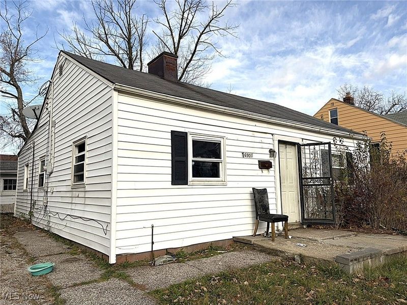 16901 Ridgeton Drive, Cleveland, OH 44128 Photo 2