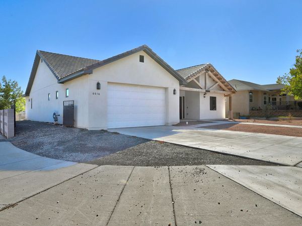 6616 Meadow Lake Place NW, Albuquerque, NM 87120