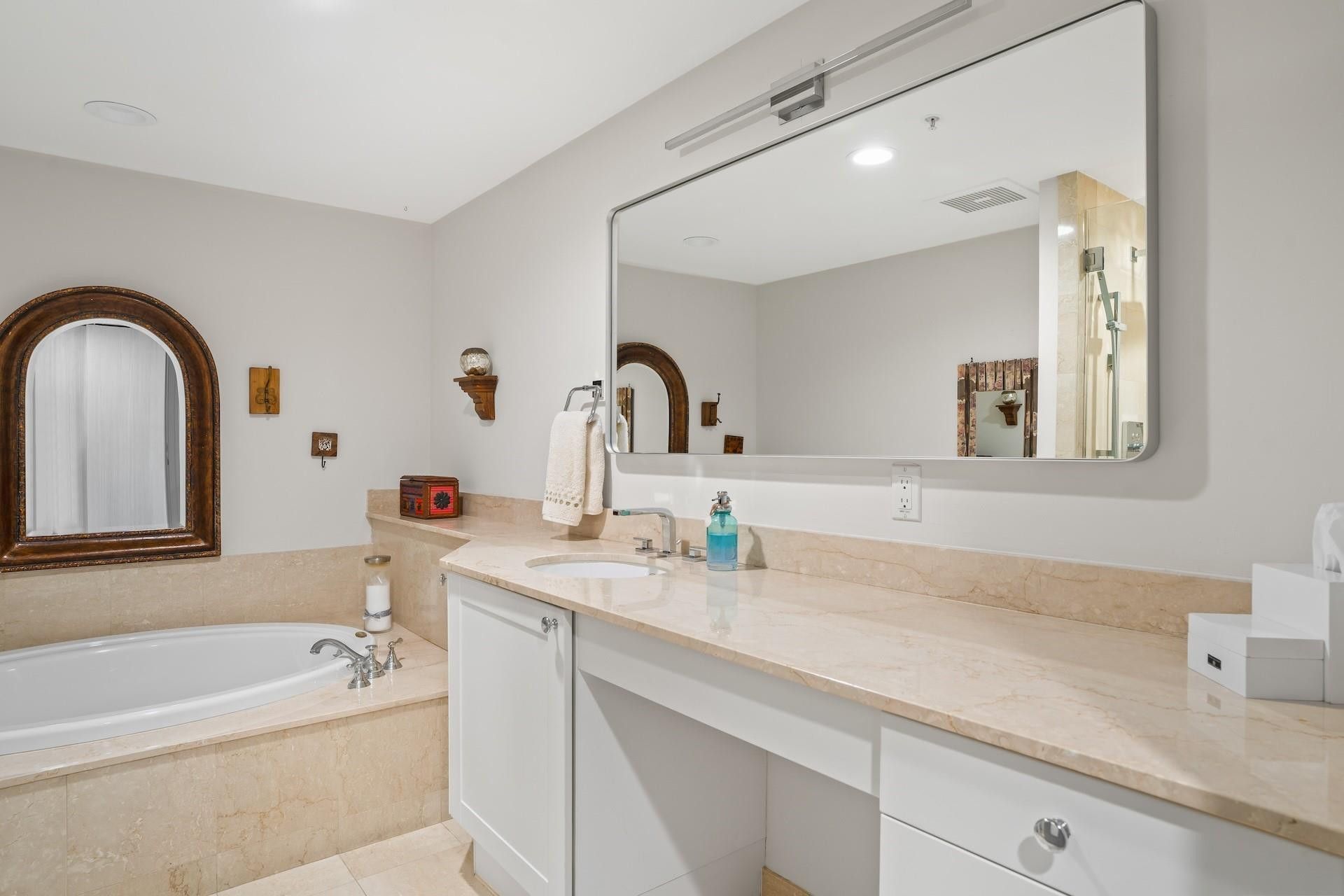 209 N Birch Road, Unit 1002, Fort Lauderdale, FL 33304 Photo