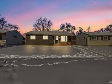 1273 Fall River Road, York Twp, MI 48198