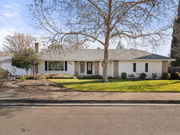 2906 Aldersgate Road, Medford, OR 97504