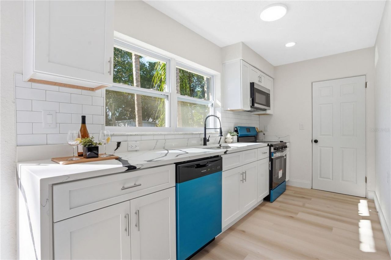 214 45th Avenue Ne, Saint Petersburg, FL 33703 Photo