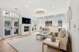 118 Fairbanks Oak Alley photo 4