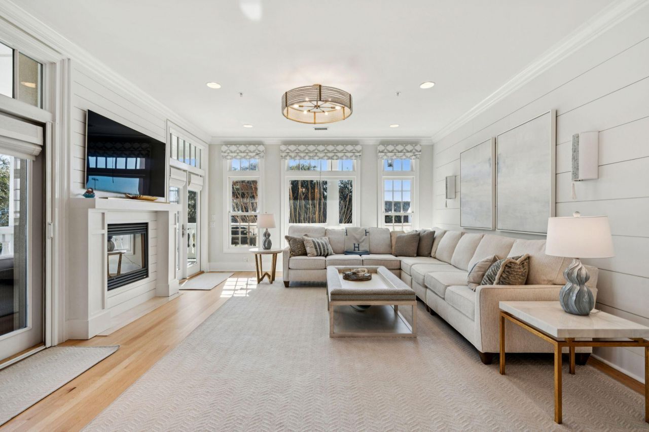 118 Fairbanks Oak Alley Photo 6