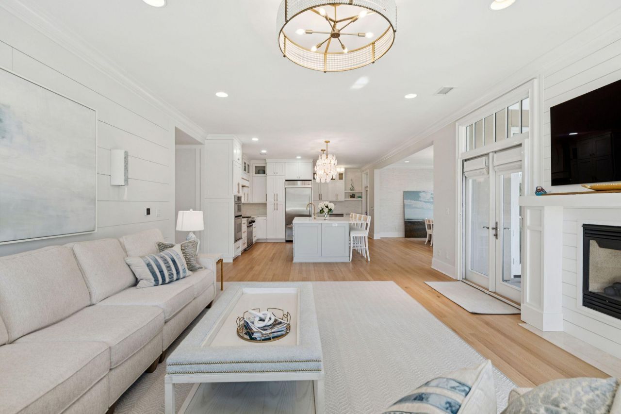 118 Fairbanks Oak Alley Photo 9