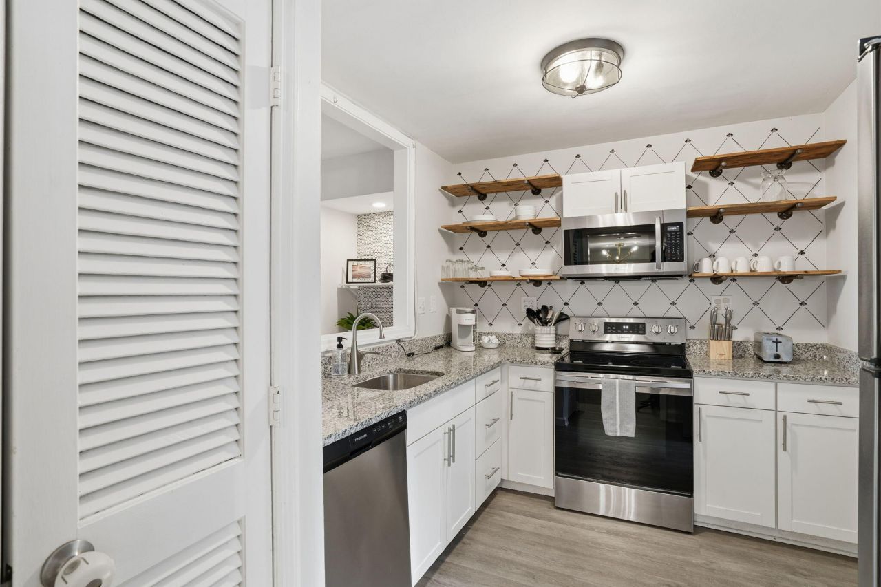 629 Bay Tree Court Photo 10