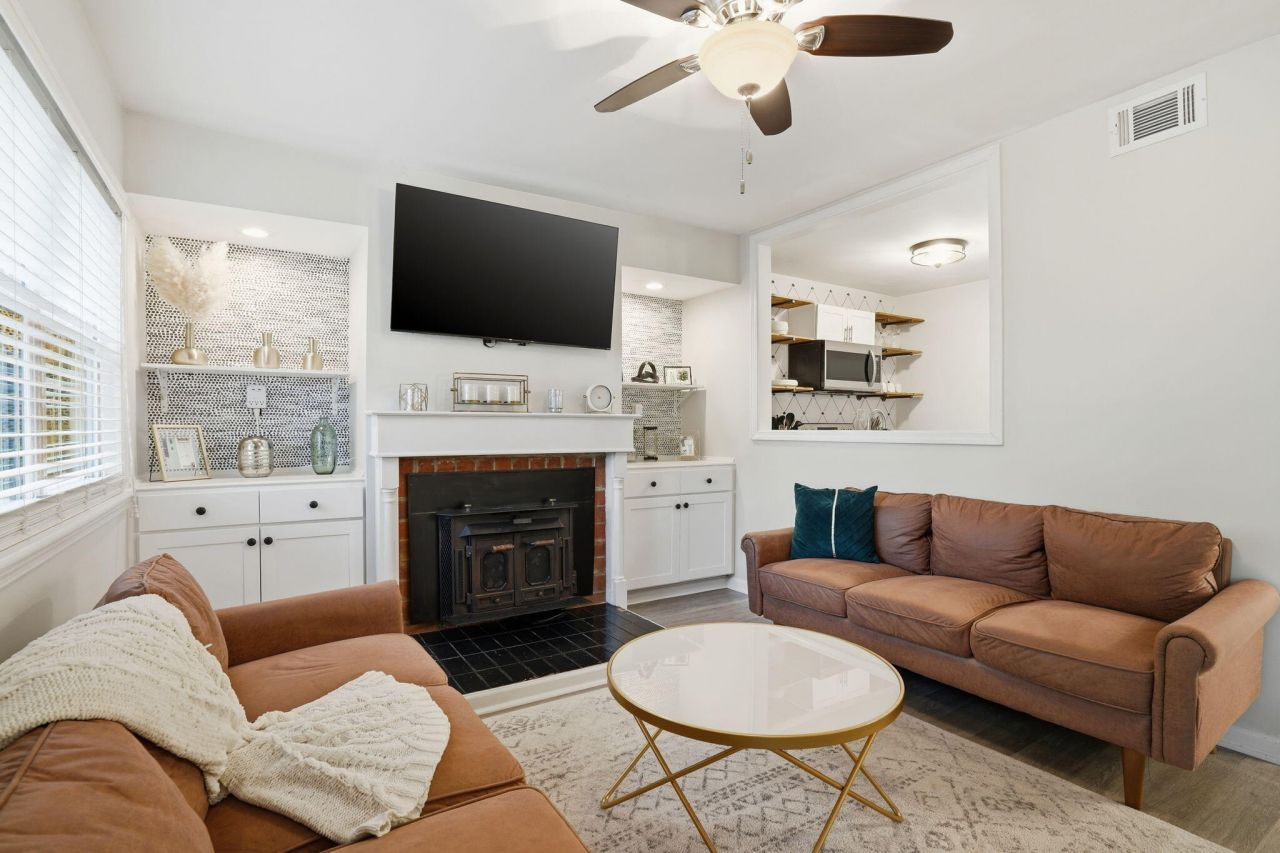 629 Bay Tree Court Photo 6