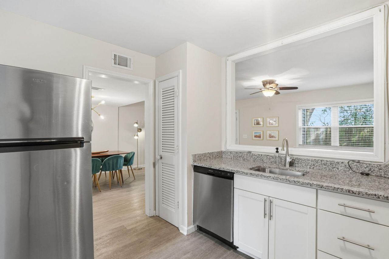 629 Bay Tree Court Photo 9