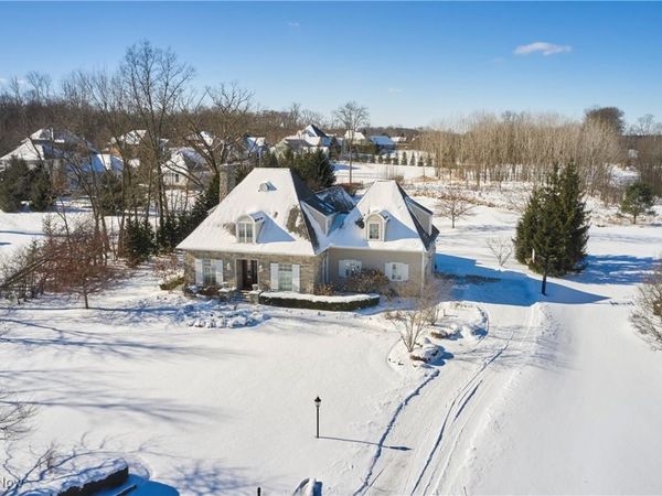 2242 Rock Creek N, Akron, OH 44333