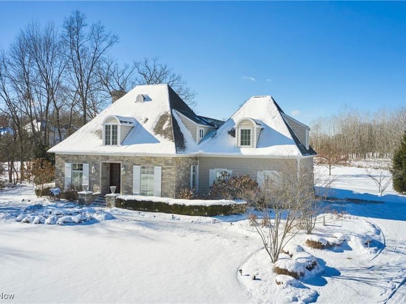 2242 Rock Creek N, Akron, OH 44333 Photo 2