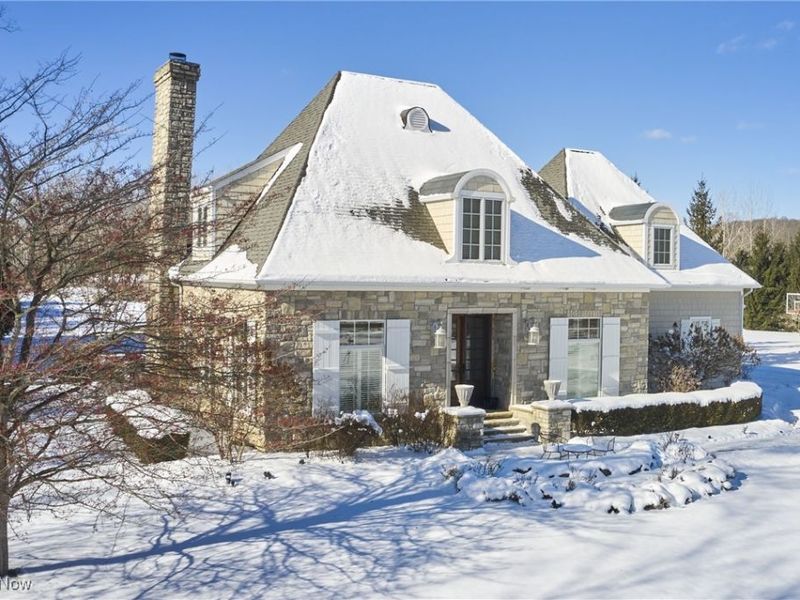 2242 Rock Creek N, Akron, OH 44333 Photo 3