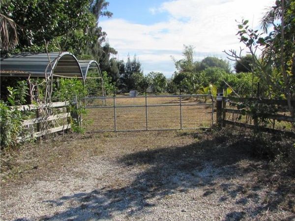 8390 Stringfellow RD , ST. JAMES CITY, FL 33956