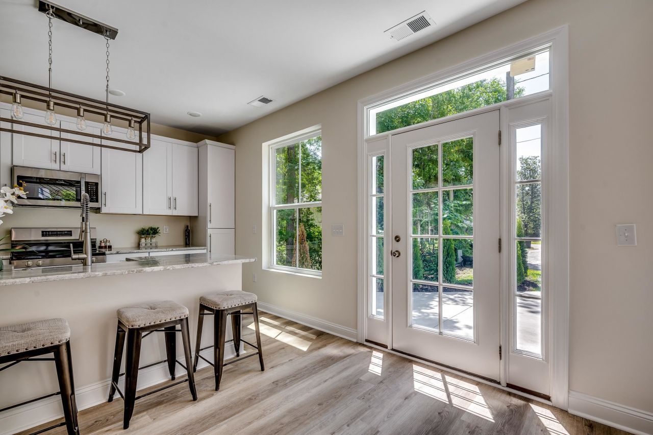 1673 Carriage Ln. Photo 3