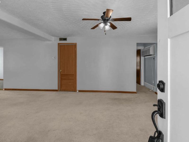 111 E Tiffin Street, Willard, OH 44890 Photo 4