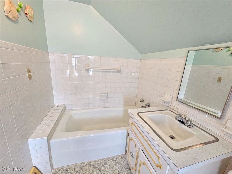 460 Devitt Avenue, Campbell, OH 44405 Photo 23