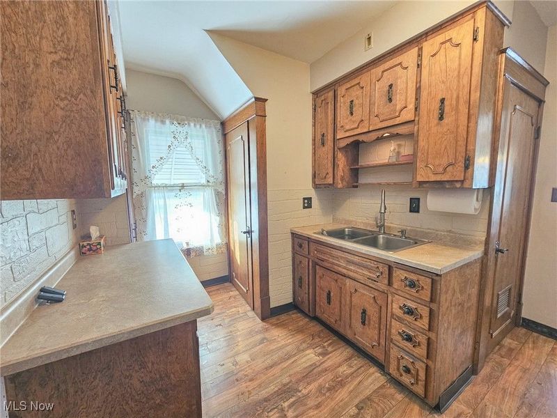 460 Devitt Avenue, Campbell, OH 44405 Photo 4