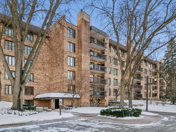 3741 Mission Hills Road, Unit 410, Northbrook, IL 60062