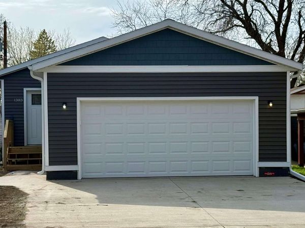 1303 N Garfield Ave, Sioux Falls, SD 57104